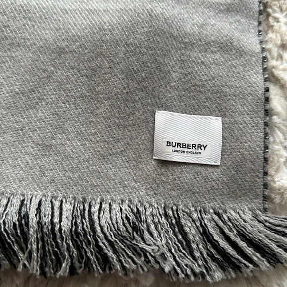 Burberry Scarf - Picture 6 of 6